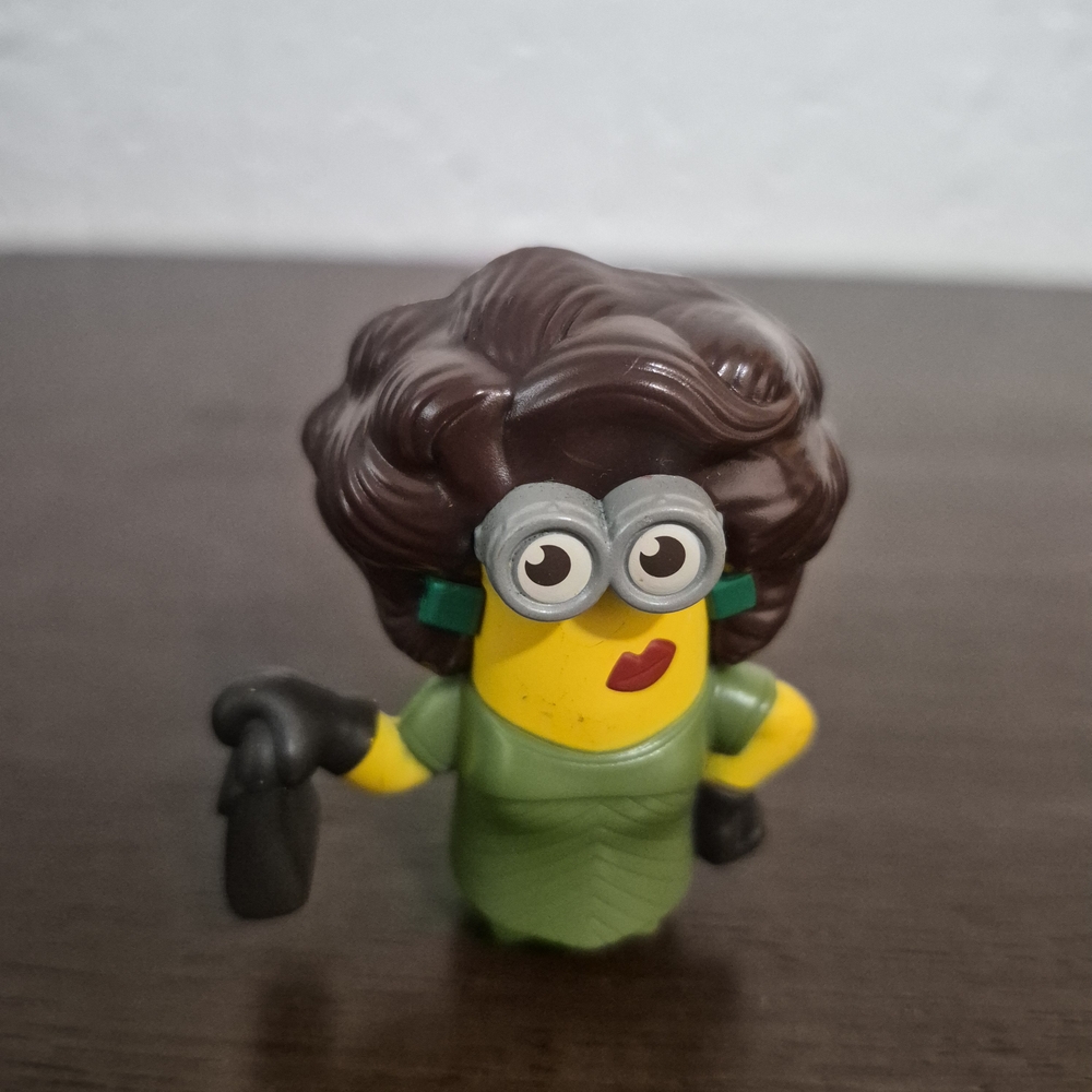 2019 McDonald's The Rise of Gru Lady/Grandma Minion Happy Meal Toy
